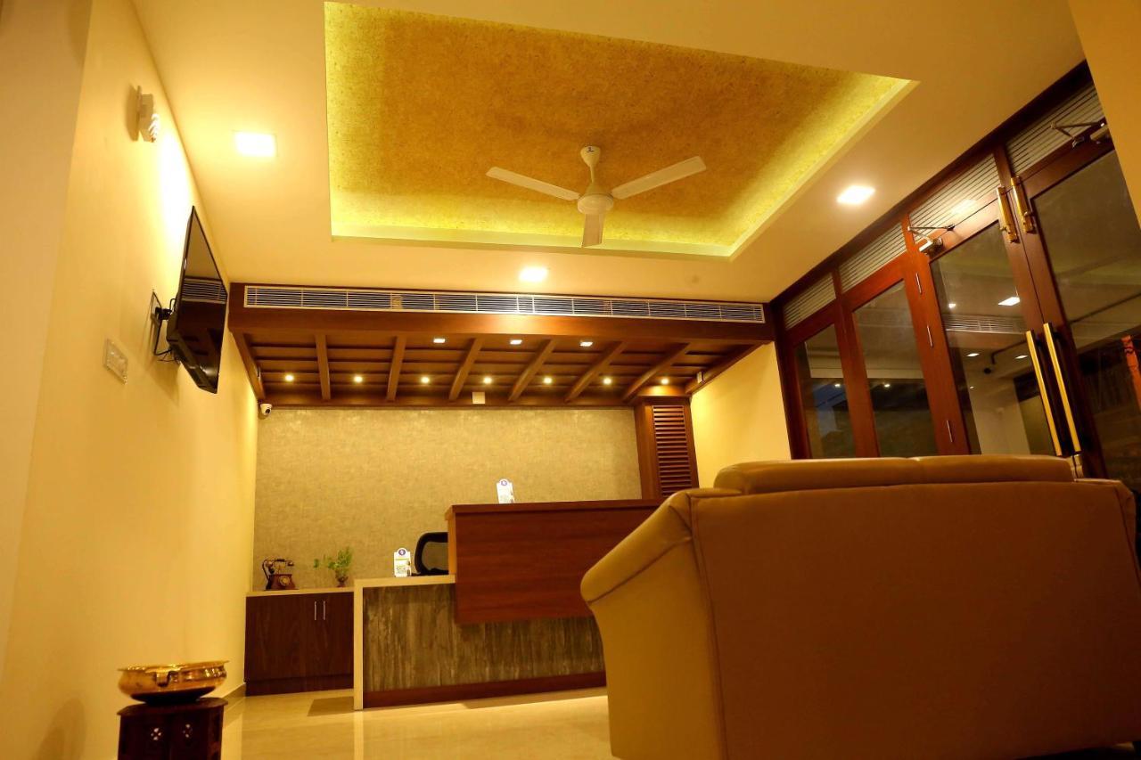 Kira Palace Residency Hotel Ernakulam Exterior foto