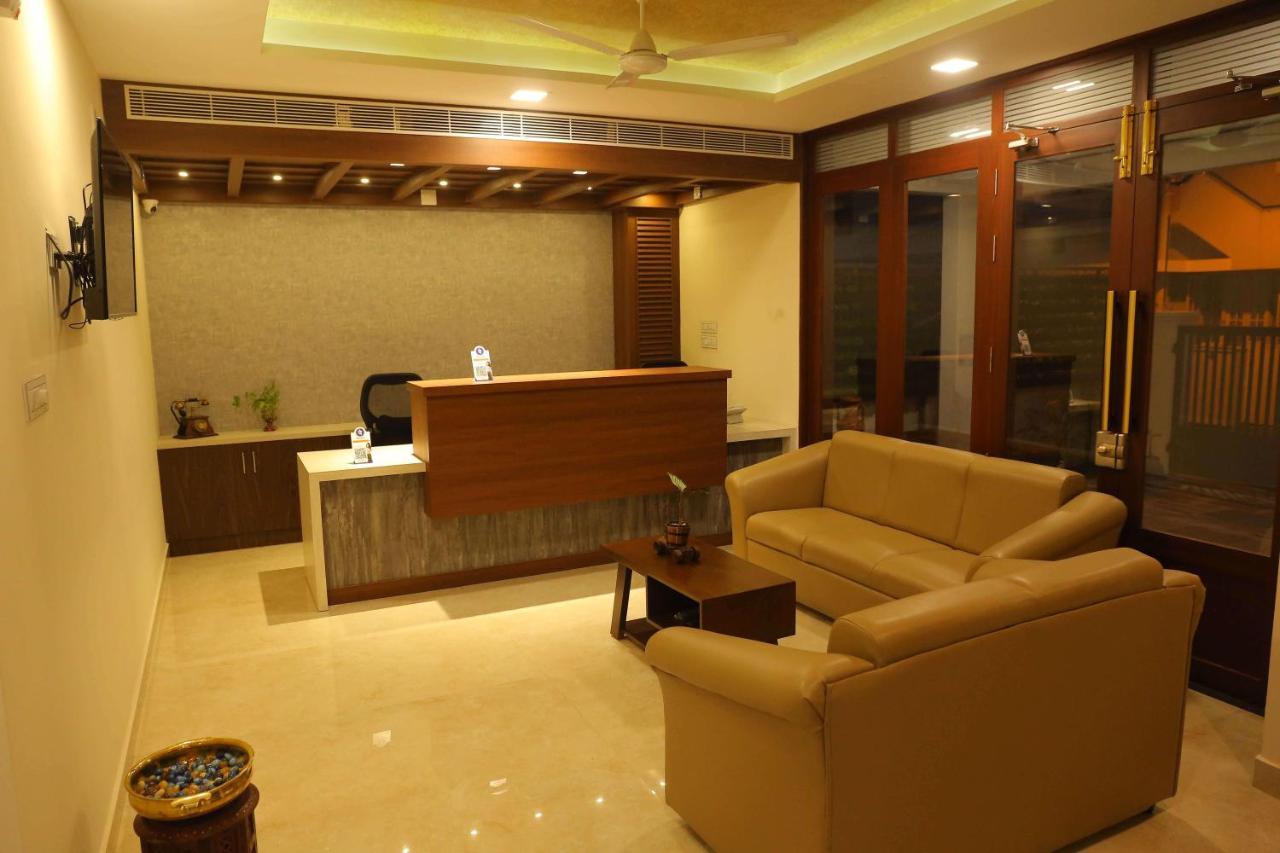 Kira Palace Residency Hotel Ernakulam Exterior foto