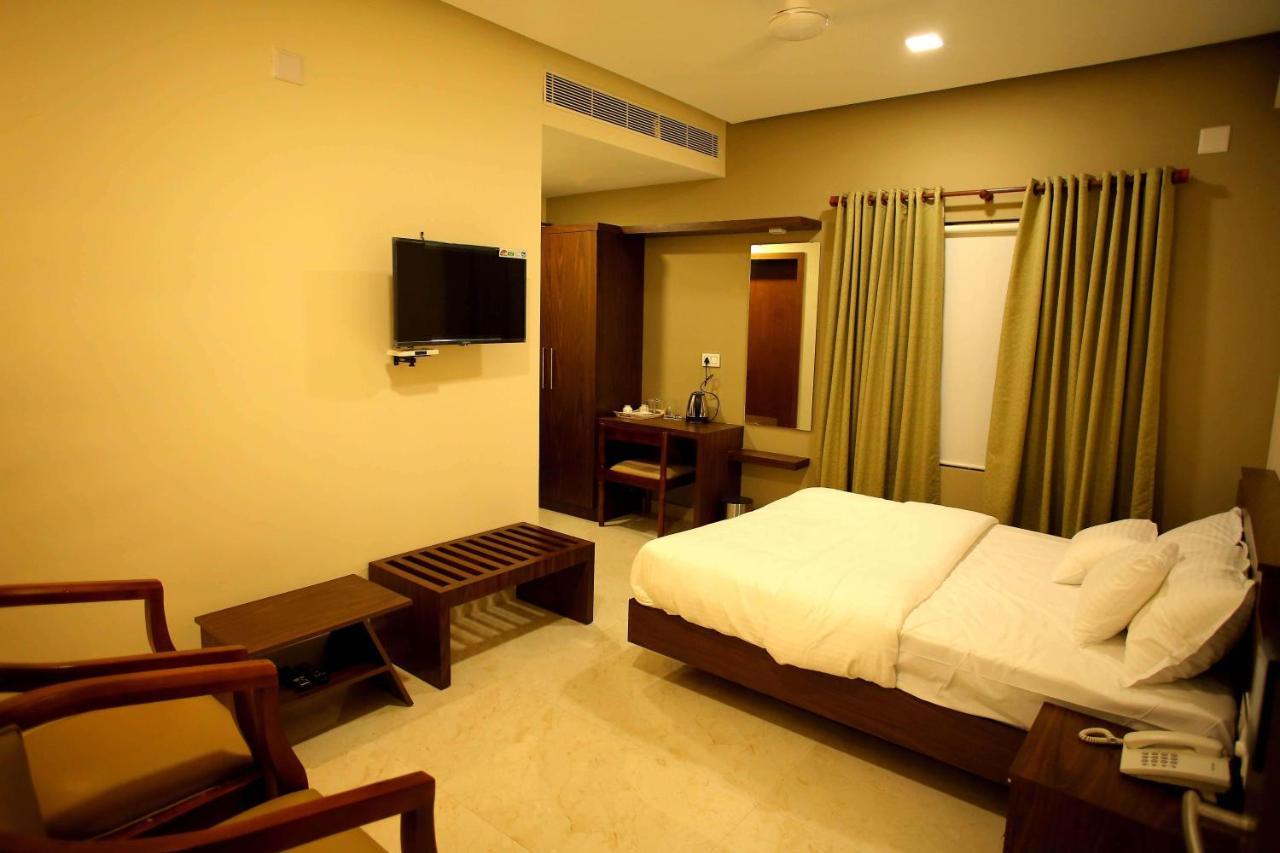 Kira Palace Residency Hotel Ernakulam Exterior foto